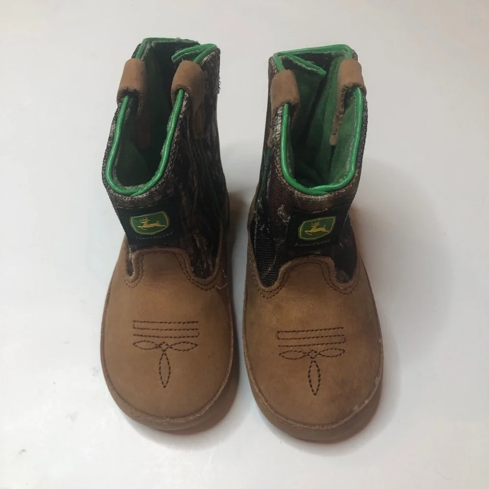 John‎ Deere Crib Booties Camo Size 4 baby